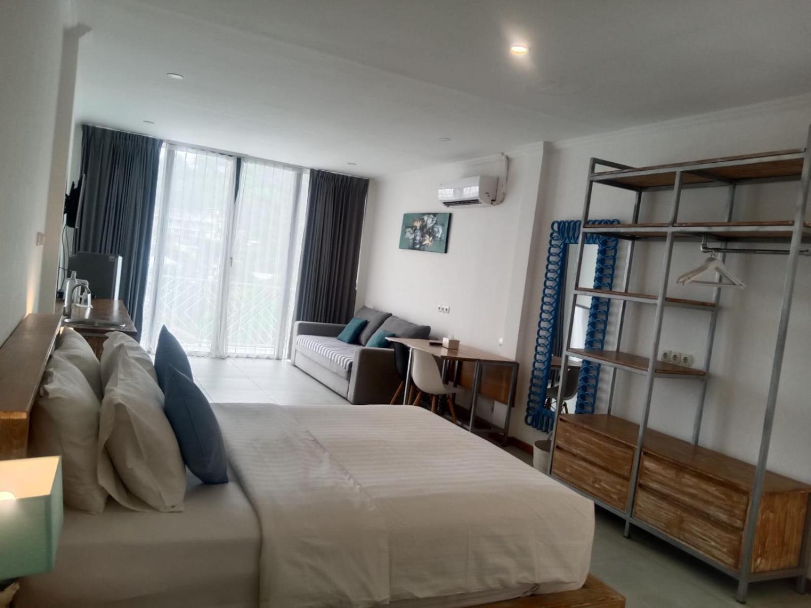 Triple 8 Suites Labuan Bajo Exterior foto