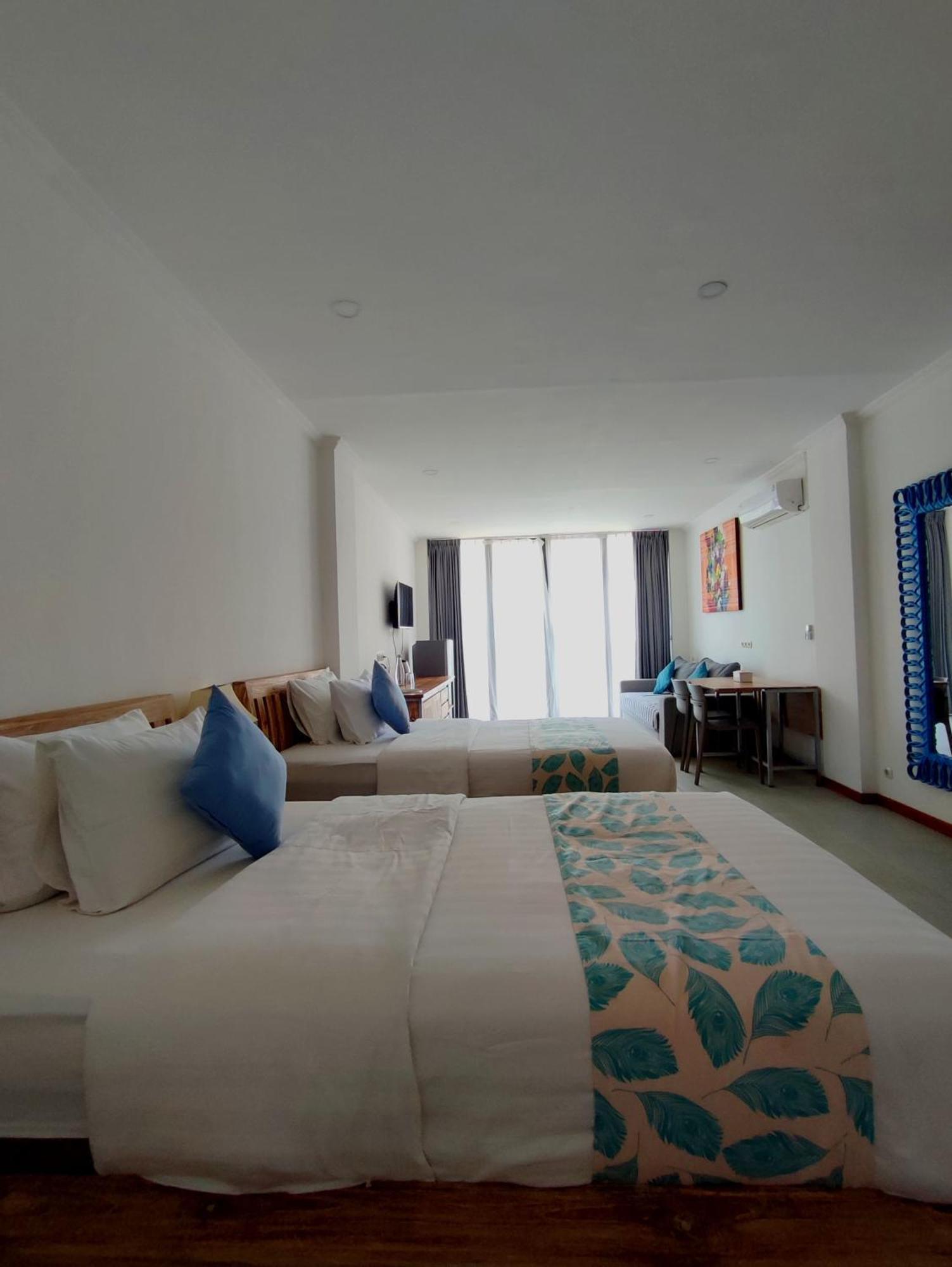 Triple 8 Suites Labuan Bajo Exterior foto
