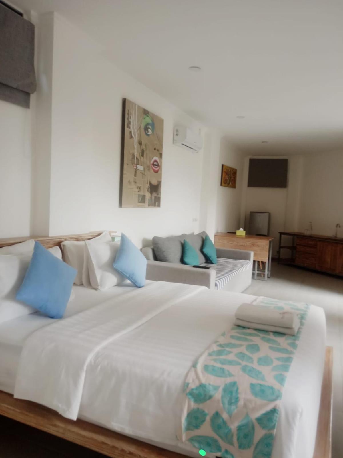 Triple 8 Suites Labuan Bajo Exterior foto