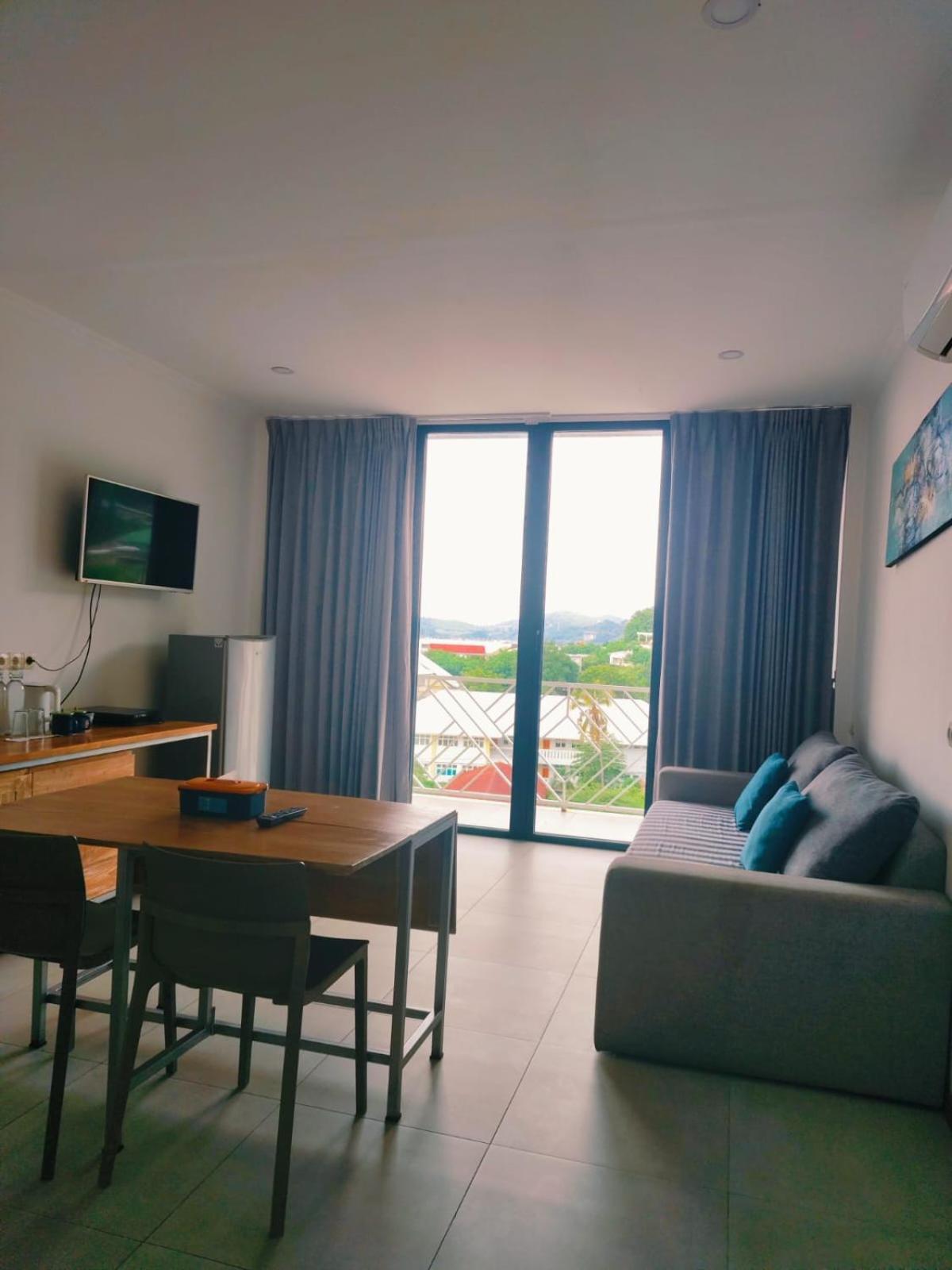 Triple 8 Suites Labuan Bajo Exterior foto