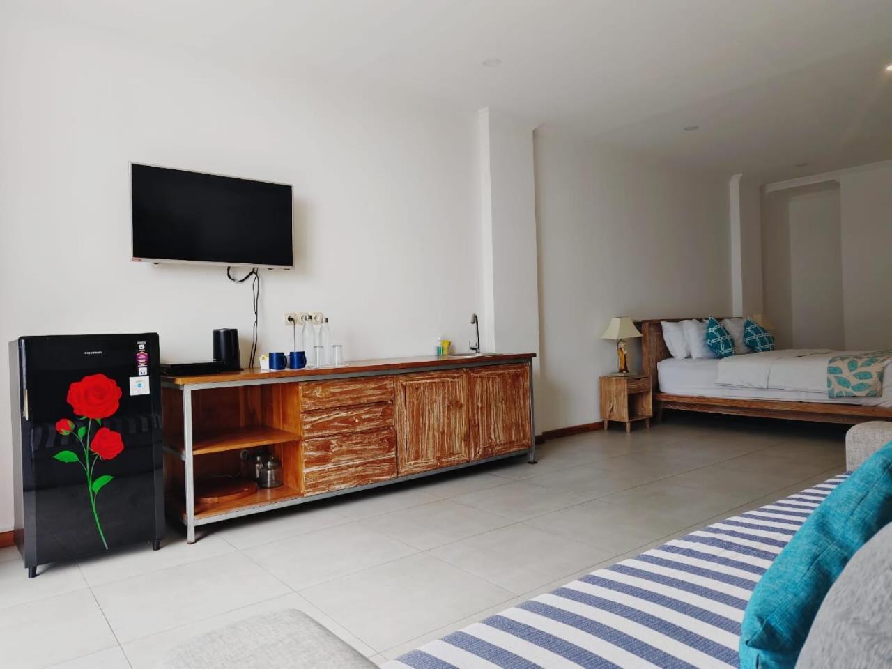 Triple 8 Suites Labuan Bajo Exterior foto